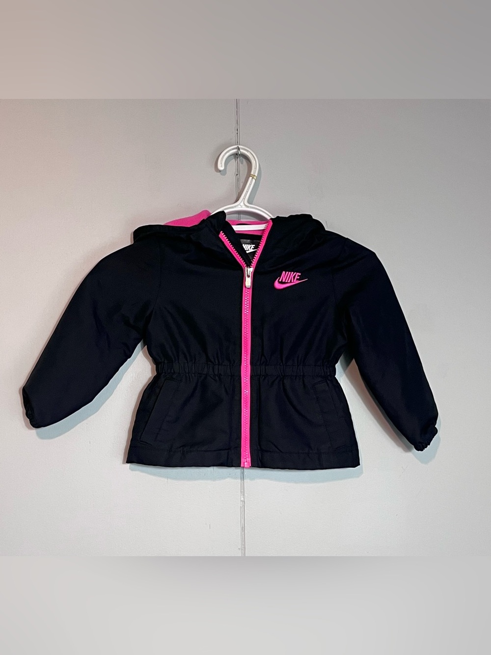 Nike Girls 2T Black & Pink Hooded Jacket Windbreaker Full Zip